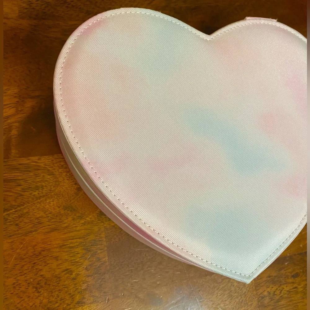 NWT! Jewelry box in pastel tones. Lined interior, mirror. Gorgeous heart-shaped.